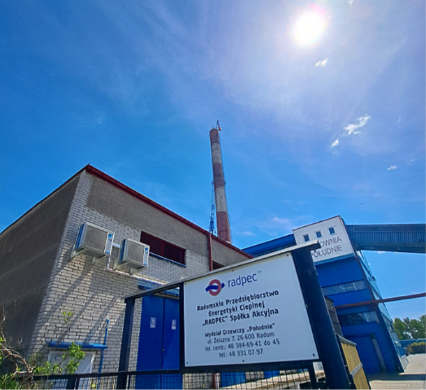 Komin Ciepłowni Południe przygotowany do rozbiórki.